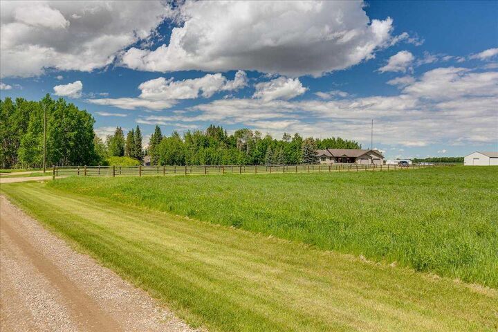 Property Photo: 2054 Township Road 342 Township AB T0M 0K0