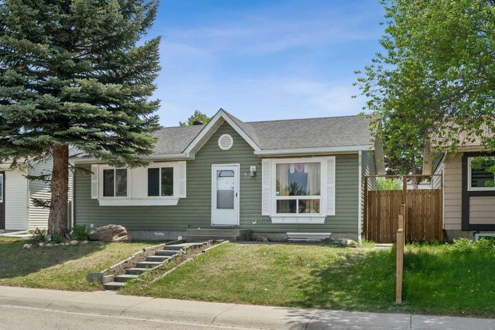 83 Appletree Close SE — photo 1