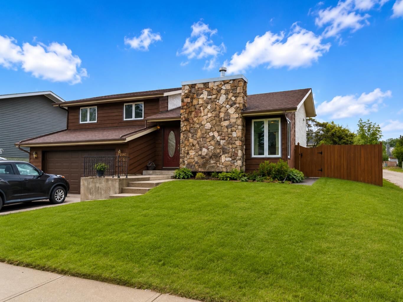 Photo de la propriété:  5756 55 Street  AB T4T 1J7 