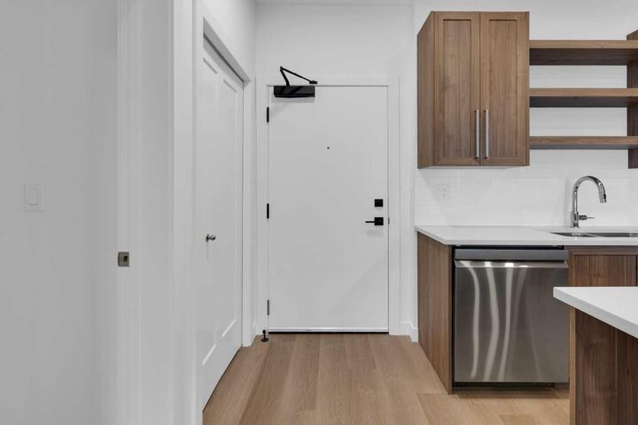 Property Photo:  520 Reynolds Avenue SW 1204  AB T4B 5X9 