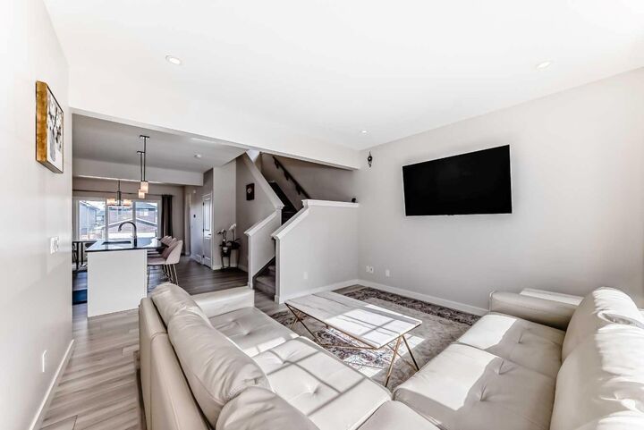 Property Photo: 1104 Bayview Gardens SW AB T4B 5K4