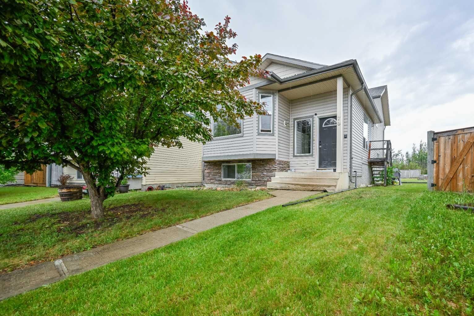 Property Photo: 73 Pinnacle Avenue AB T8W 2V8