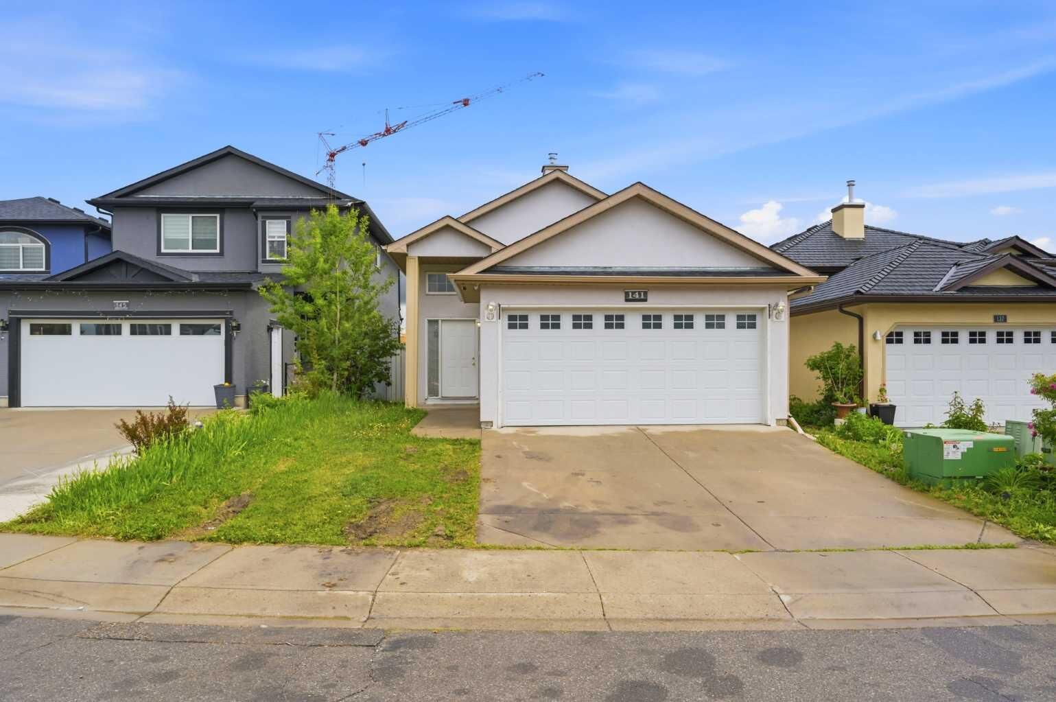 Property Photo:  141 Tarawood Place NE  AB T3J 5B4 