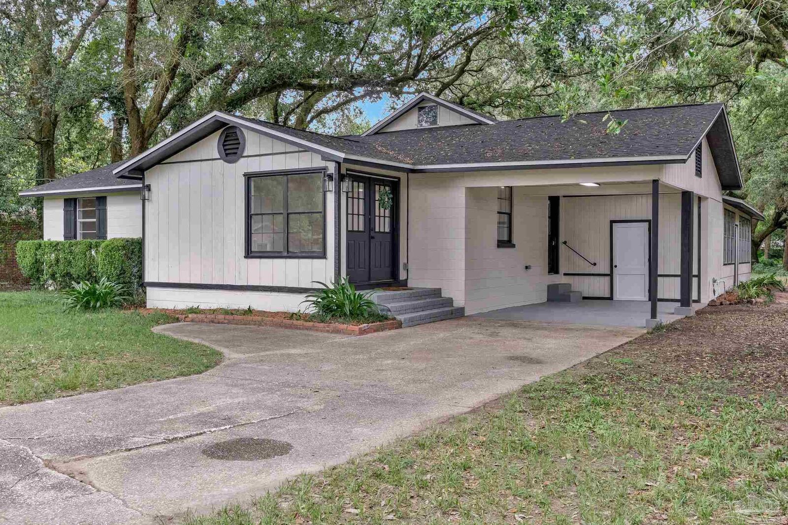 Property Photo: 6106 Chicago Ave FL 32526