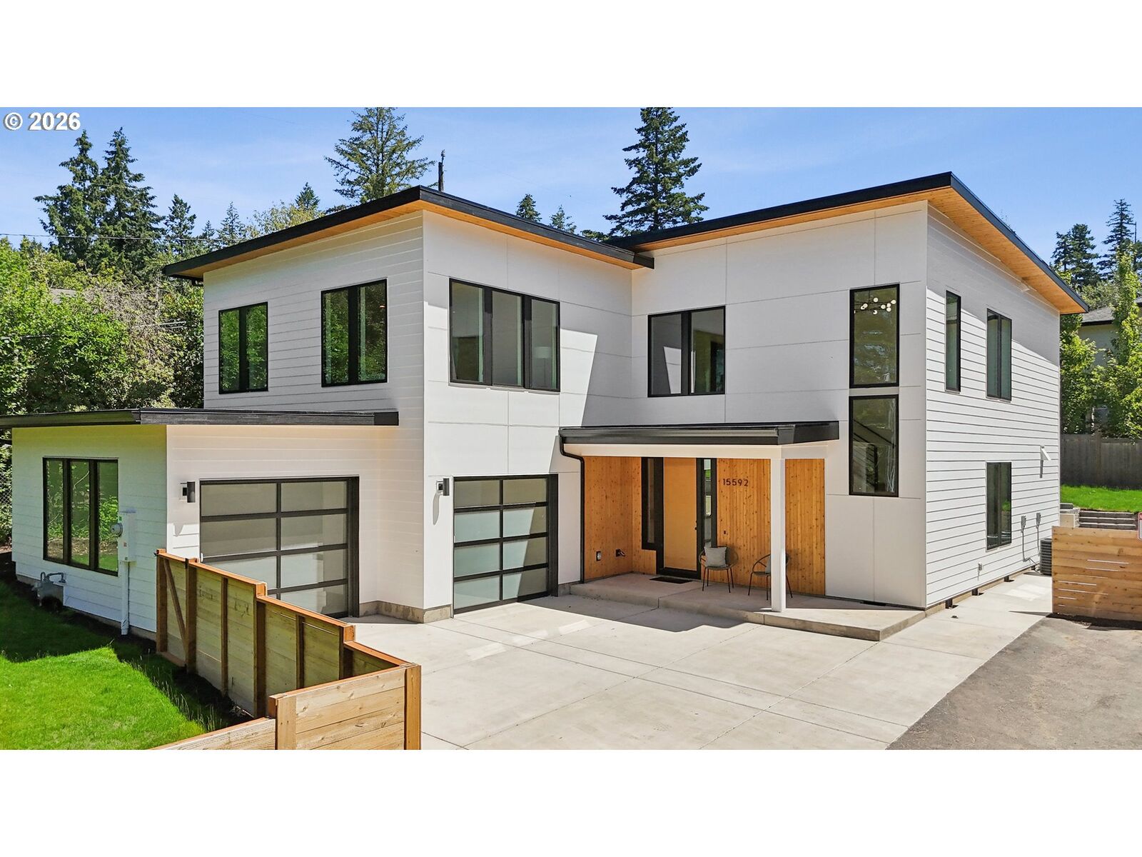 Property Photo: 15592 Waluga Dr OR 97035
