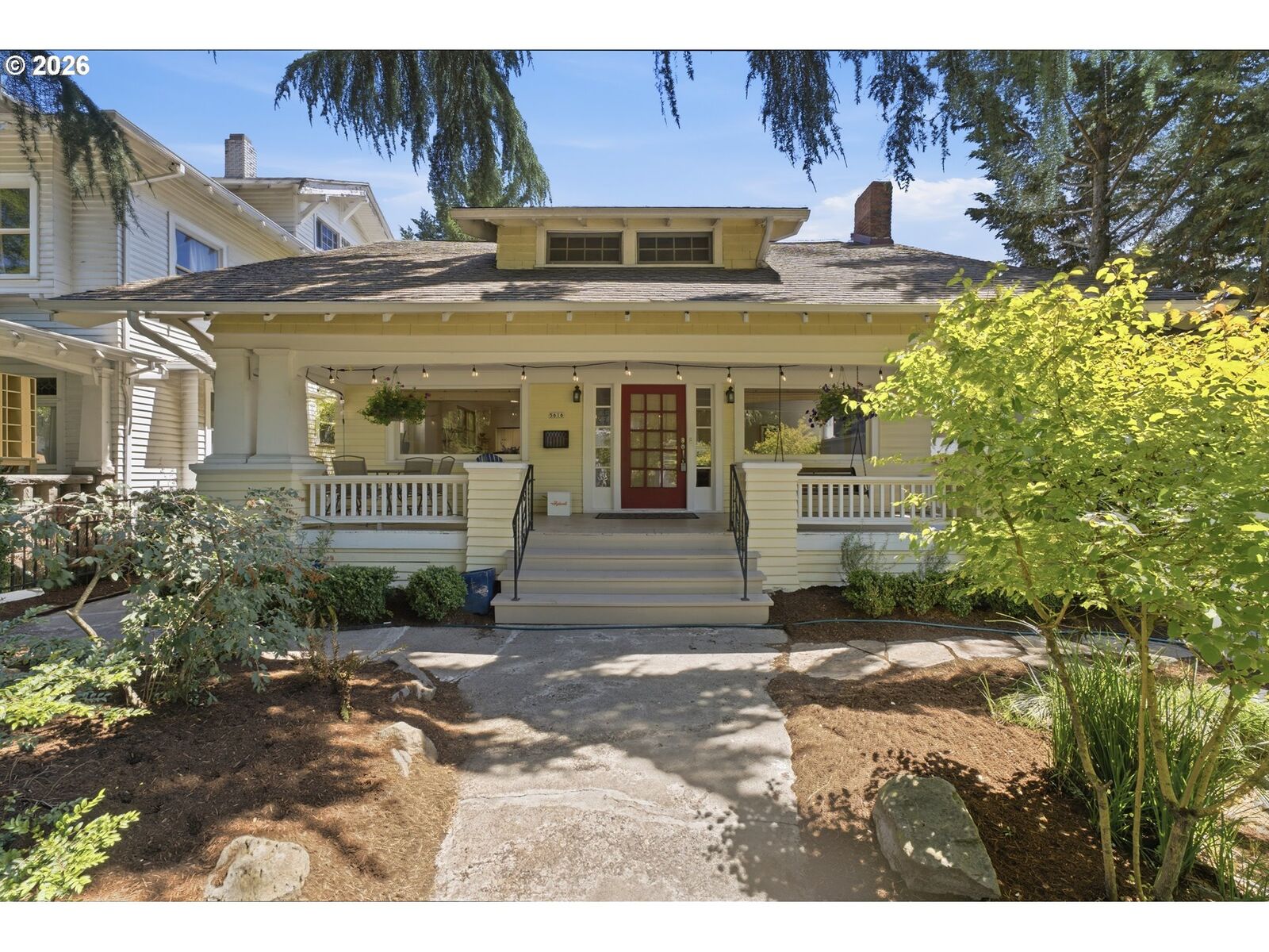 Property Photo: 5616 NE Garfield Ave OR 97211