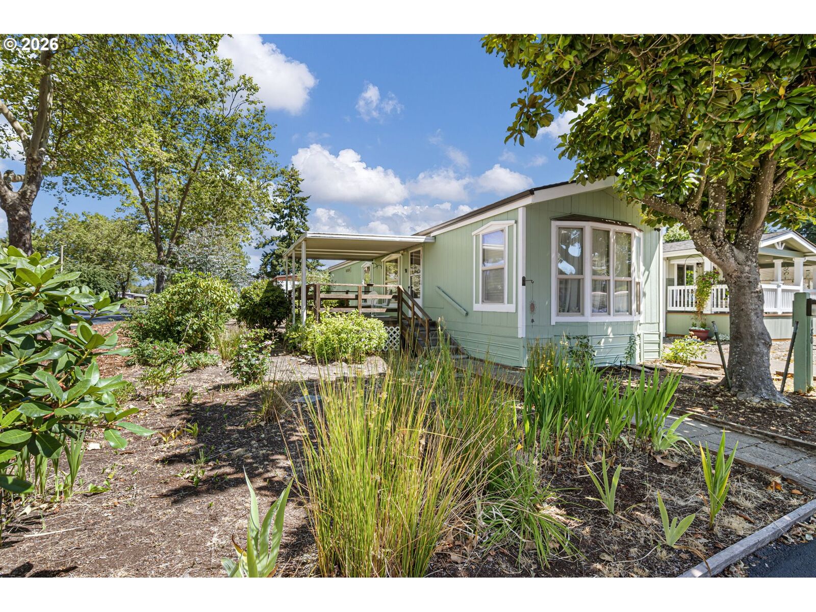 Property Photo:  1400 Candlelight Dr 180  OR 97402 