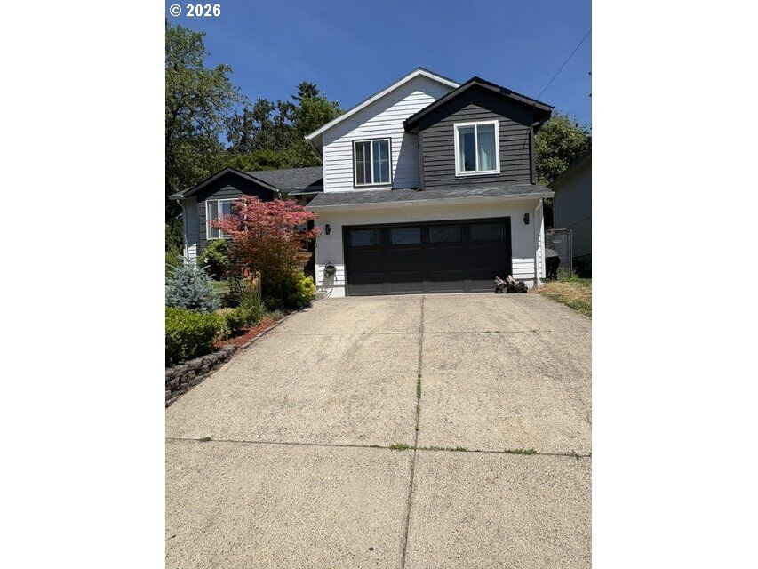 Property Photo: 16610 SE Harold Ave OR 97267