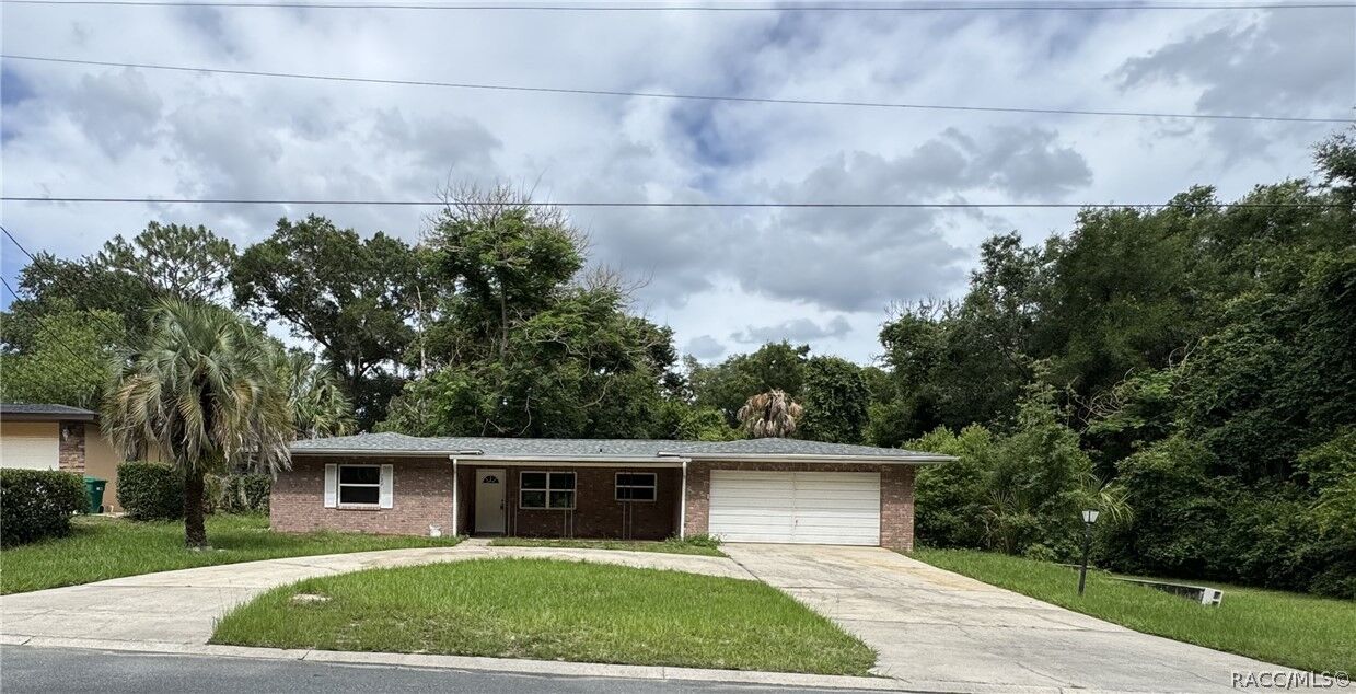 Property Photo: 722 Sherwood Avenue FL 34450