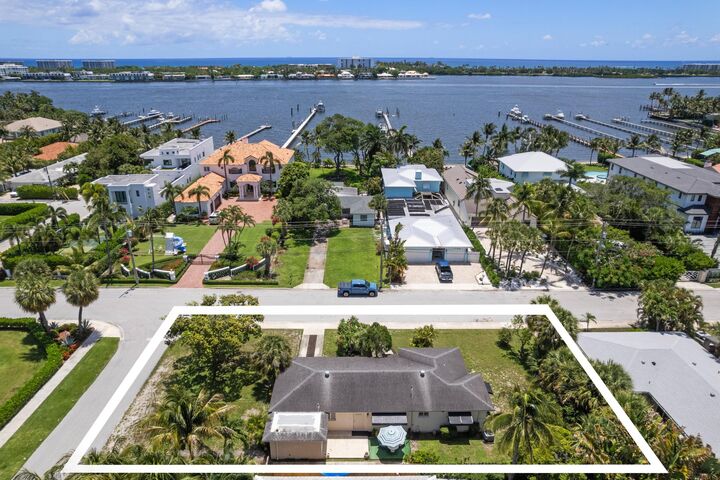 Property Photo:  1725 N Lakeside Drive  FL 33460 