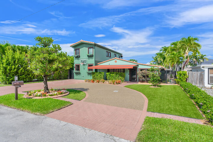 Property Photo: 1720 NE 17th Avenue FL 33305