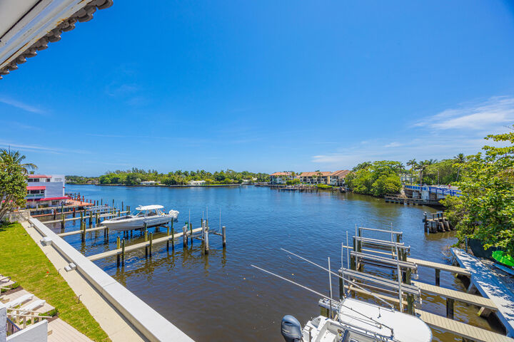 Property Photo:  801 Palm Trail 9  FL 33483 