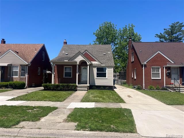Property Photo:  1410 Mayflower Avenue  MI 48146 