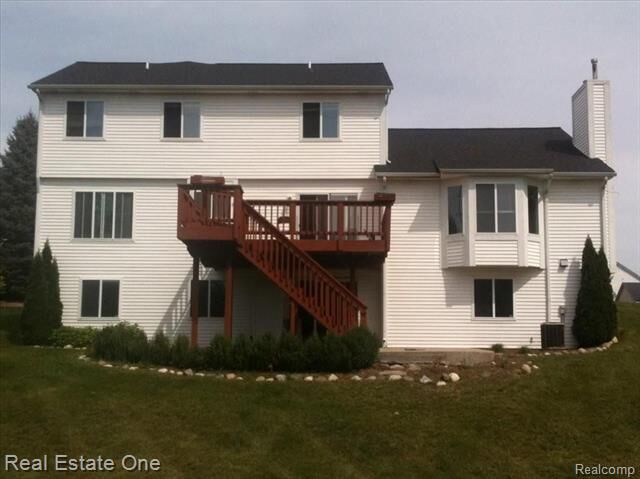 Property Photo: 957 Meadowbrook Way MI 48381