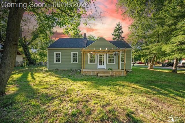 Property Photo:  93 N Division Street  MI 49270 