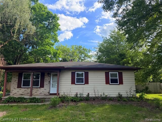 Property Photo:  317 Crescent Avenue  MI 48442 