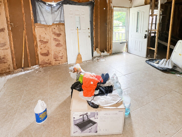 Property Photo: 114 E Stacie Rd TX 76548