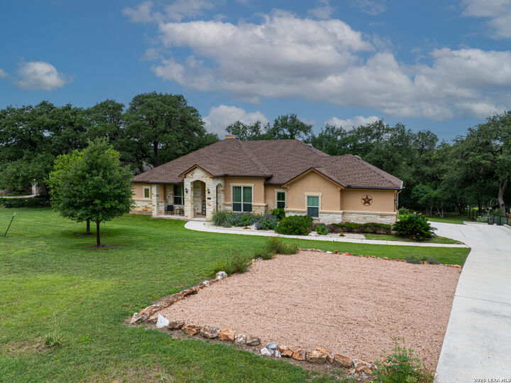 Property Photo:  1937 Hunters Cv  TX 78132 