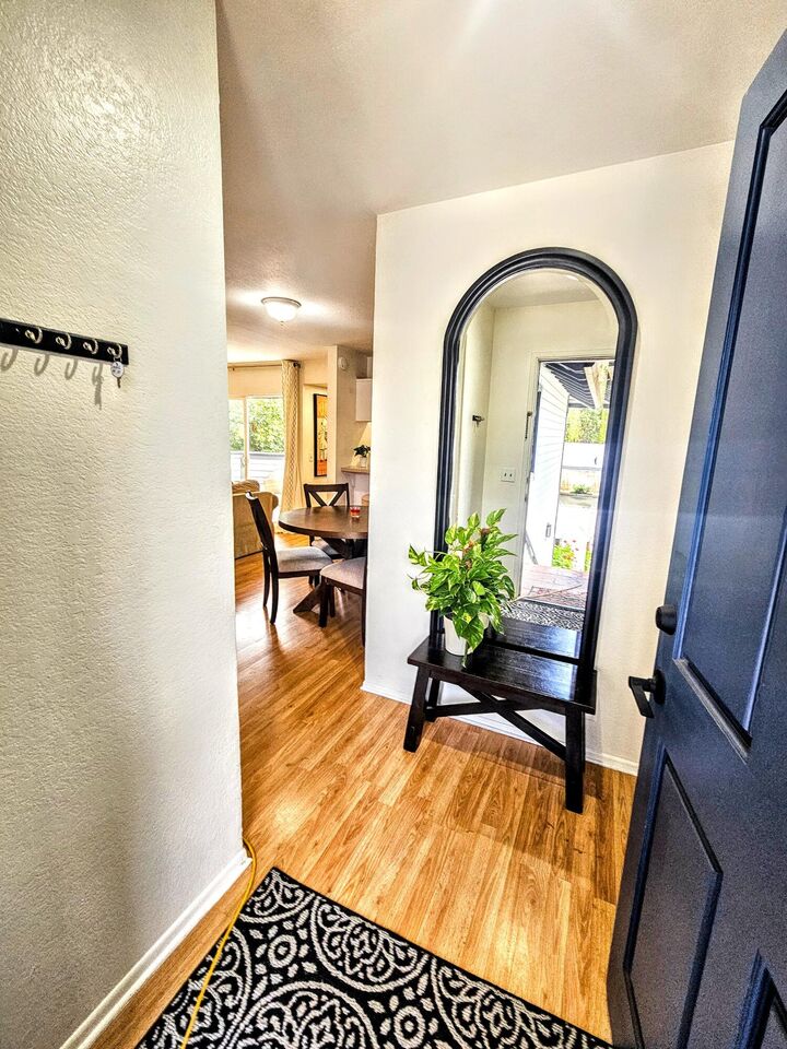 Property Photo: 521 W Montecito Street Apt 10 CA 93101
