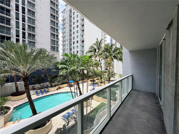 Property Photo:  253 NE 2nd St 1006  FL 33132 