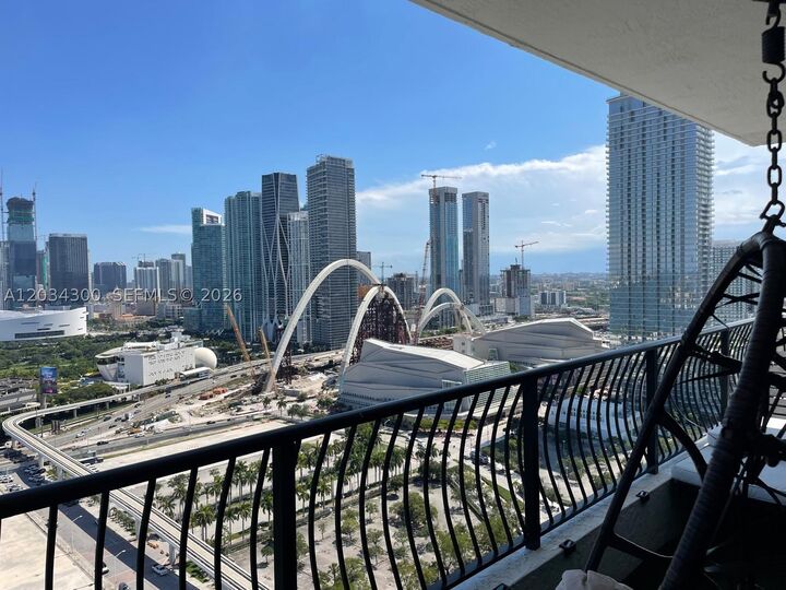 Property Photo:  555 NE 15th St 33H  FL 33132 