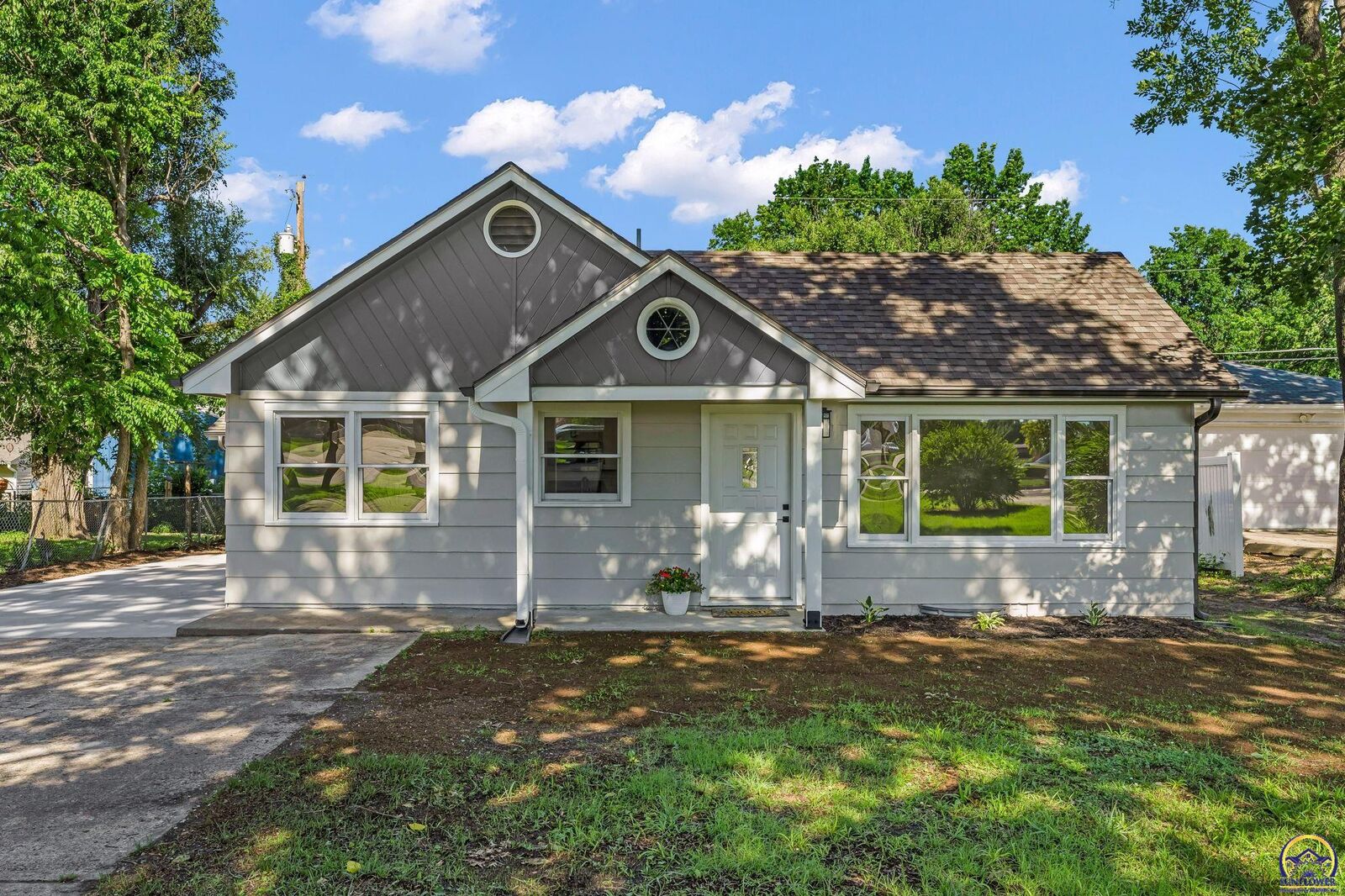 Property Photo:  1900 SW Fairlawn Rd  KS 66604 