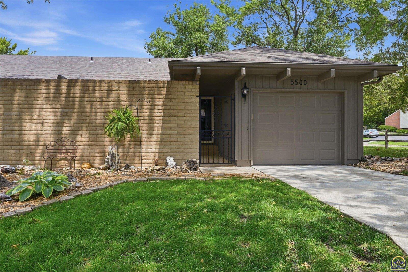 Property Photo:  5500 SW Stonegate Ct  KS 66606 