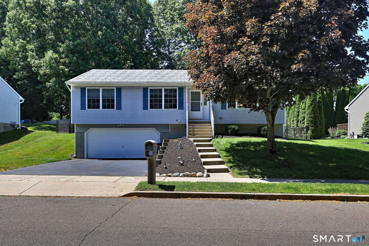 Property Photo:  20 Down Draft Circle  CT 06516 