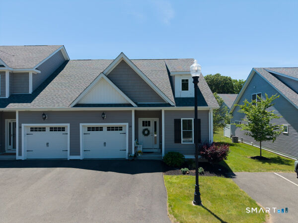 Property Photo: 28 South Lakeside Drive 28 CT 06477