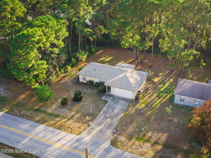 Property Photo: 852 Lamplighter Drive NW FL 32907