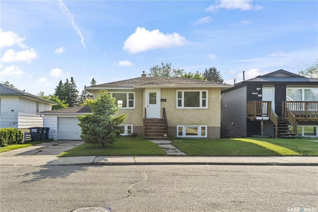 Property Photo: 325 V Avenue S SK S7M 3E4