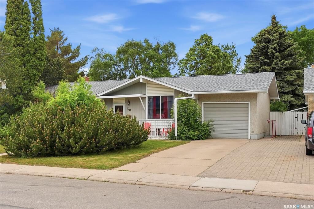 Property Photo: 30 Riel Crescent SK S7J 2W6