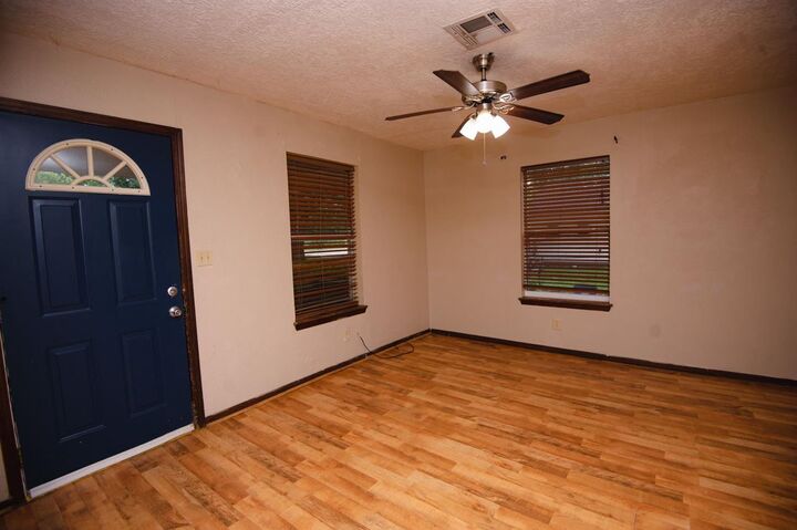 Property Photo: 1110 S West Street OK 74074