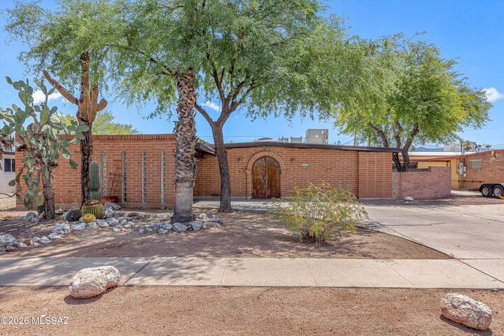 Property Photo: 633 S Desert Steppes Drive AZ 85710