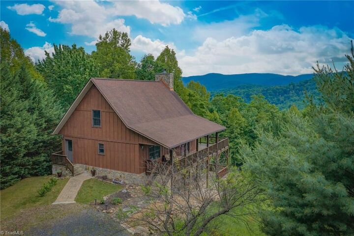 Property Photo: 605 Valley View Drive NC 28665
