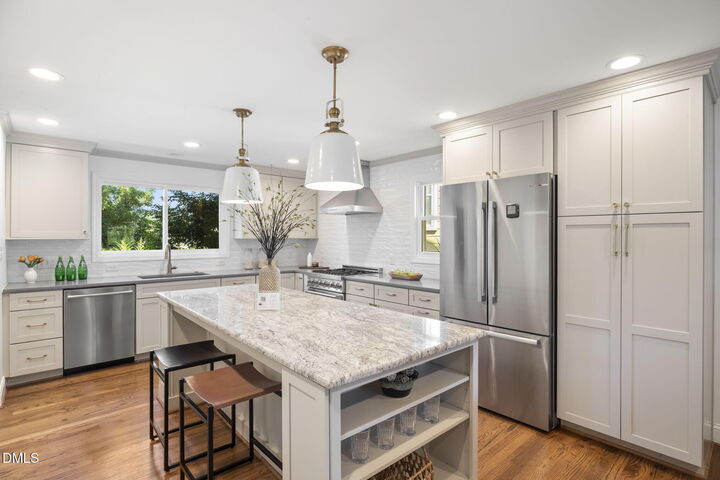 Property Photo:  27 Summit Avenue  NC 27603 