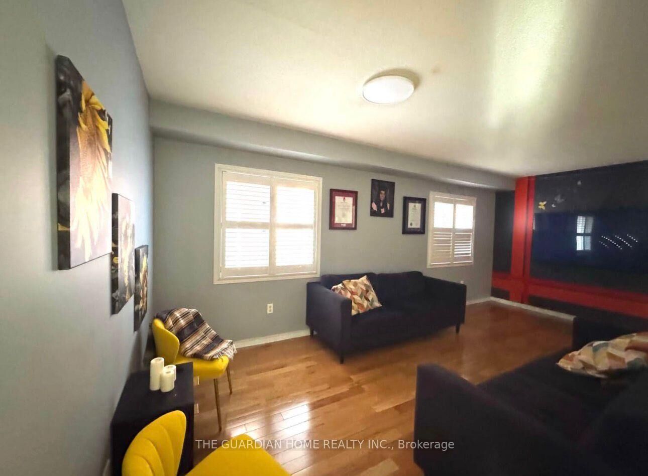 Property Photo: 118 Guinevere Road ON L3S 4V2