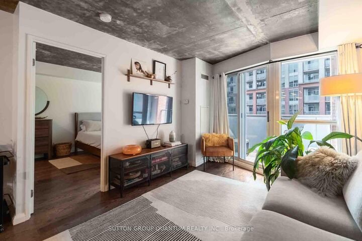 Property Photo: 1005 King Street W 502 ON M6K 3M8