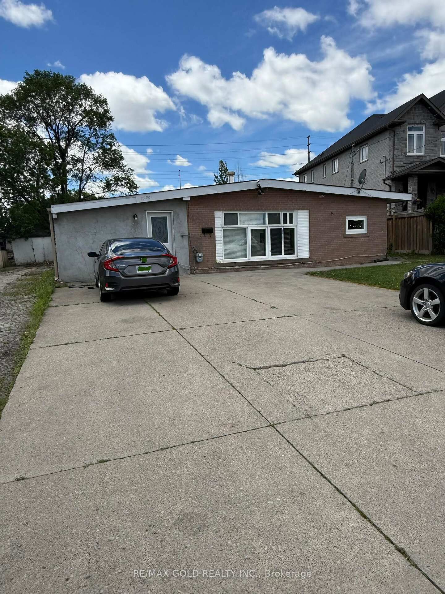 Property Photo: 7530 Redstone Road ON L4T 2B8