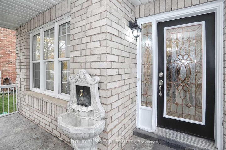 Property Photo: 9 Valleypark Crescent ON L7A 1X8