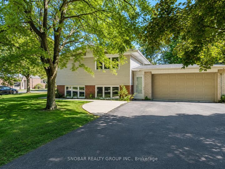 Property Photo: 141 Summitcrest Drive ON M9R 1A8