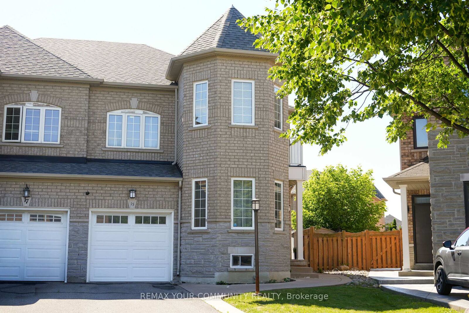Property Photo: 15 Bellefontaine Court ON L6A 4A7