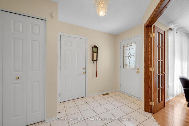 Property Photo:  14 Inwood Drive  ON K2M 1Z5 