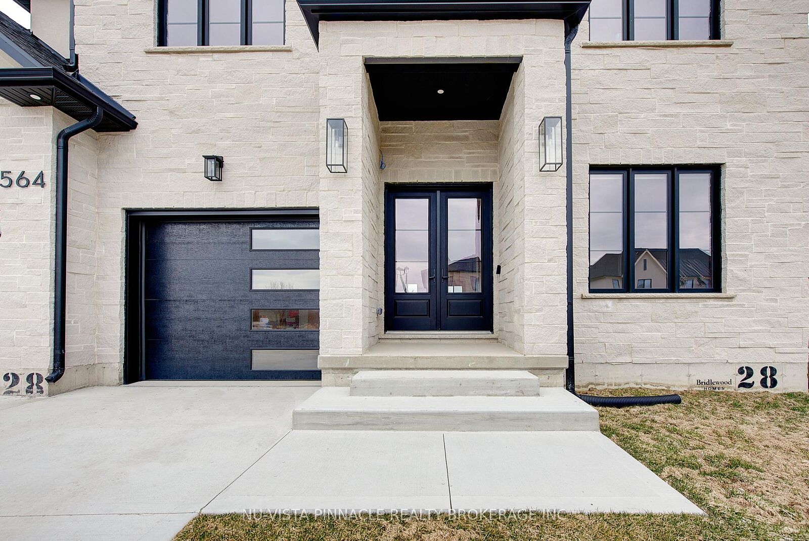 Property Photo: 564 Creekview Chase ON N6G 3X8