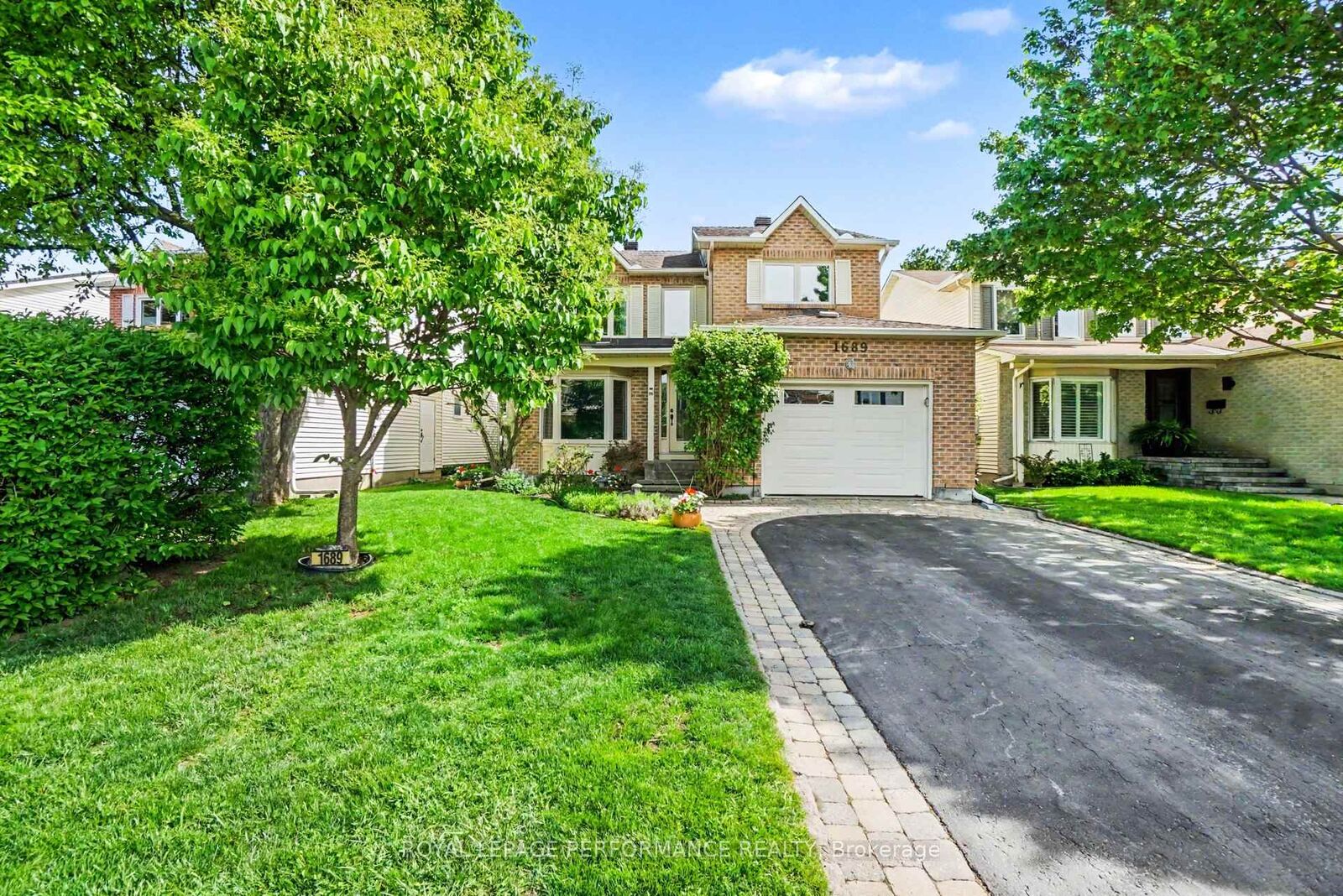 Property Photo:  1689 Boisbriand Crescent  ON K1C 4V6 