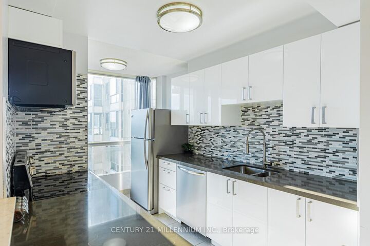 Property Photo:  3077 Weston Road 807  ON M9M 3A1 