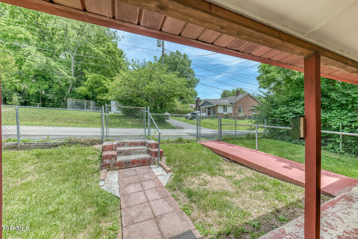 Property Photo:  1116 Corporation Street  VA 24202 