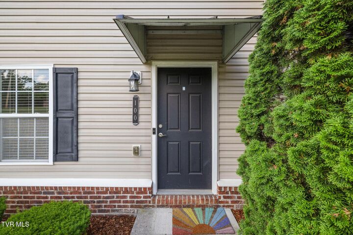 Property Photo: 2121 South Greenwood Drive Apt 100 TN 37604