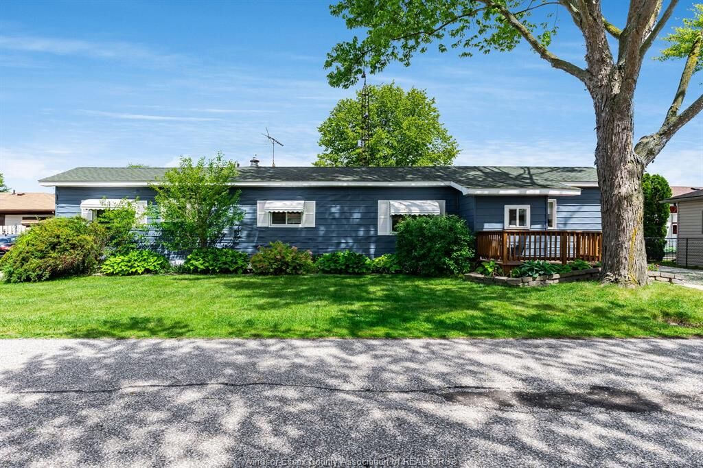 Property Photo:  105 Brooks Boulevard  ON N8N 2P7 