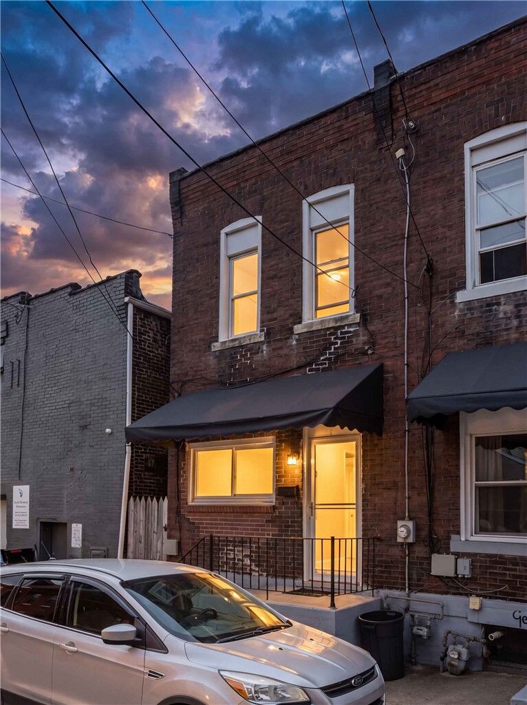 Property Photo:  2018 Tustin St  PA 15219 